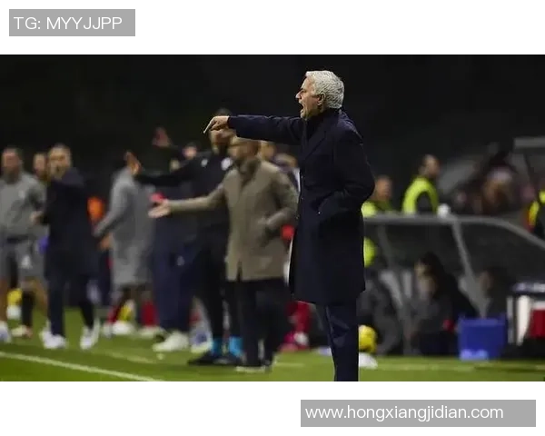 欧冠激战：AC米兰与本菲卡平局绝杀瞬间引发争议判罚热议