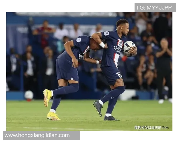 西甲激战巴黎圣日耳曼小胜切尔西乌龙球引发争议与热议