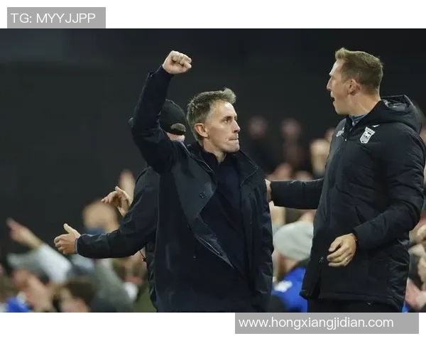 英超激战曼联与国米握手言和赛后点评引发热议 英超激战曼联与国米握手言和赛后点评引发热议